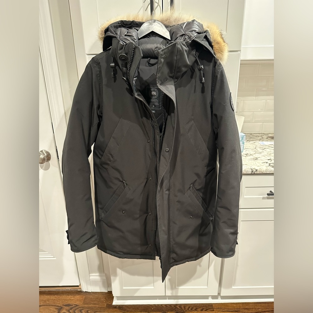 Authentic Canada Goose Men’s Parka style 3408 MB size Medium. Classic fit.